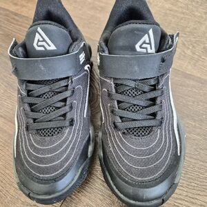 Nike basketball shoes sz 13.5C